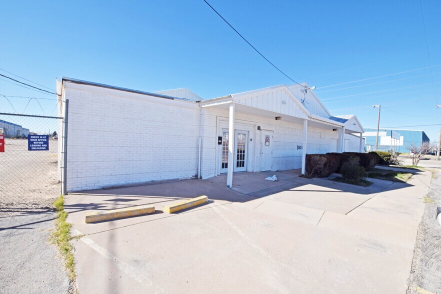More Photos Of 302 Industrial Ave, Odessa Warehouse For Sale