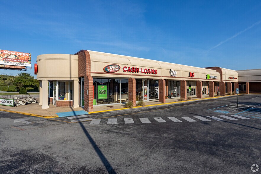 More Photos Of 5810-5900 Brainerd Rd, Chattanooga Unknown For Lease