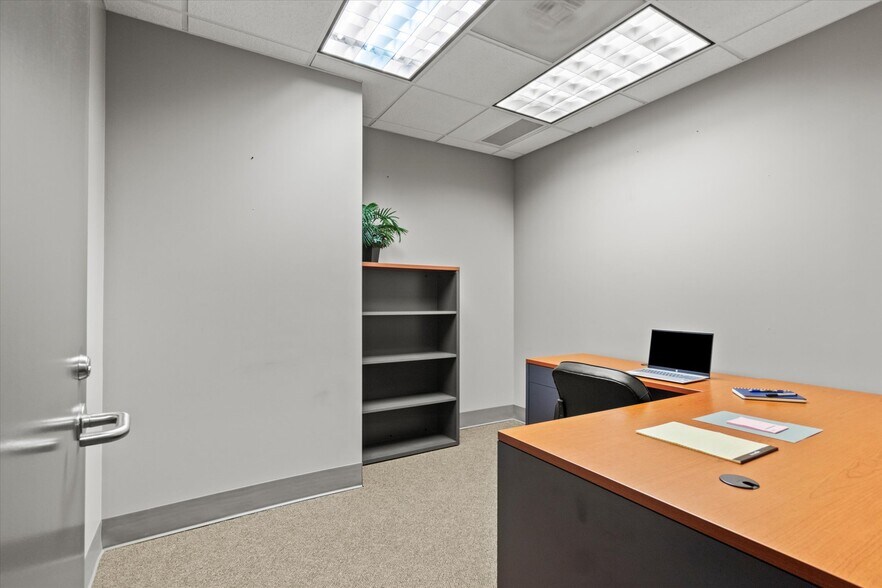 More Photos Of 215 Wynn Dr, Huntsville Office For Sale