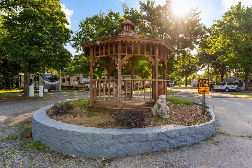 More Photos Of 6476 N 35th St W, Porter Trailer Camper Park For Sale