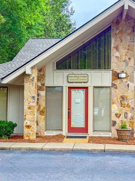 More Photos Of 11285 elkins Rd, Roswell Office Residential For Lease