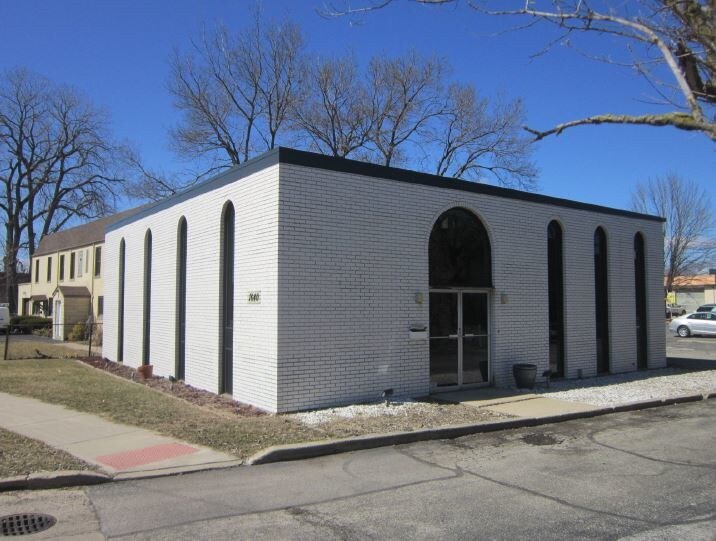 More Photos Of 1640 Elk Blvd, Des Plaines Office For Sale