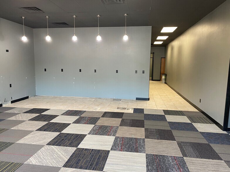 More Photos Of 4515-4531 E 26th St, Sioux Falls Storefront For Lease