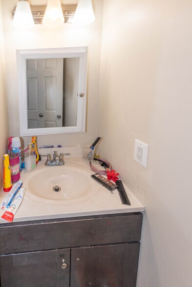 More Photos Of 316 S Broadway, Baltimore Storefront Retail Residential For Sale