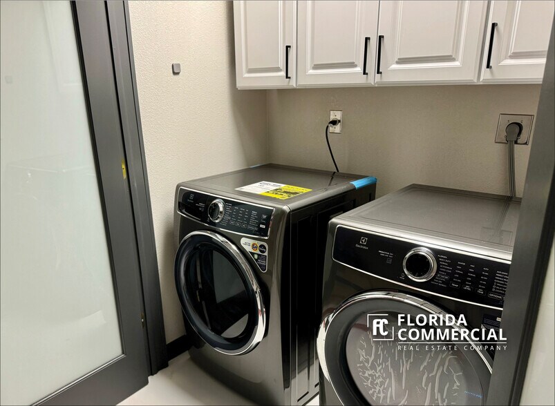 More Photos Of 6027-6127 SE Federal Hwy, Stuart Freestanding For Lease