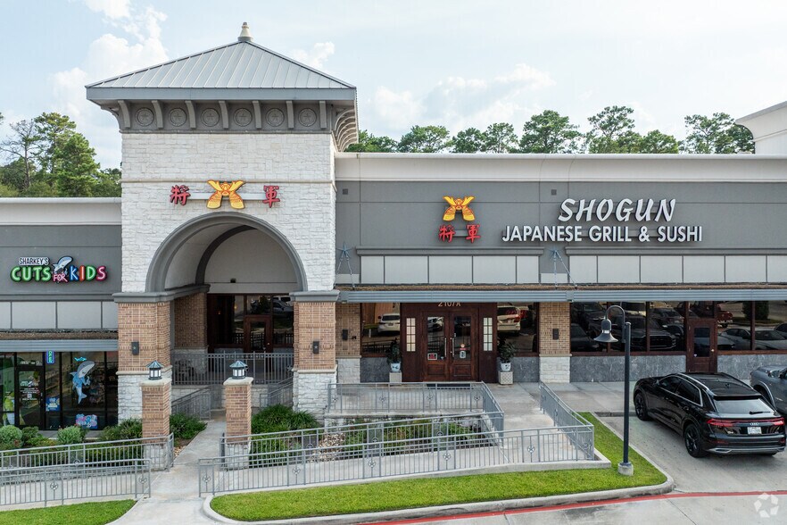 More Photos Of 2105-2129 W Davis St, Conroe Unknown For Lease