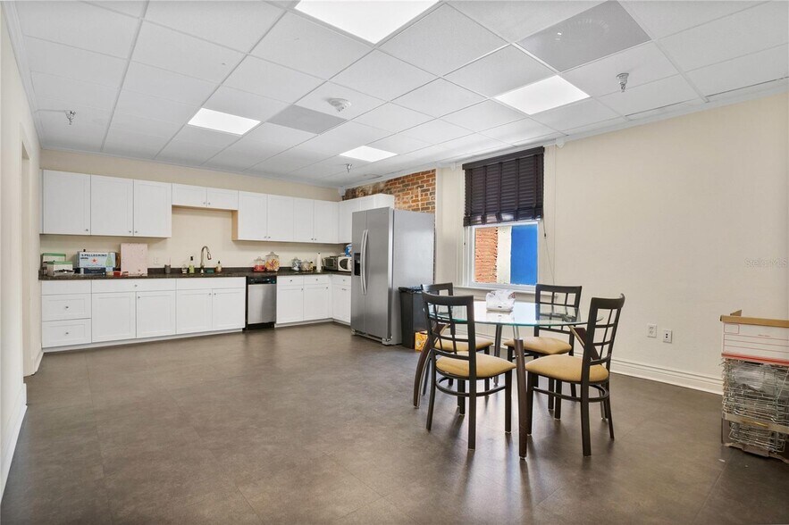 More Photos Of 13 W Pine St, Orlando Storefront Retail Office For Lease