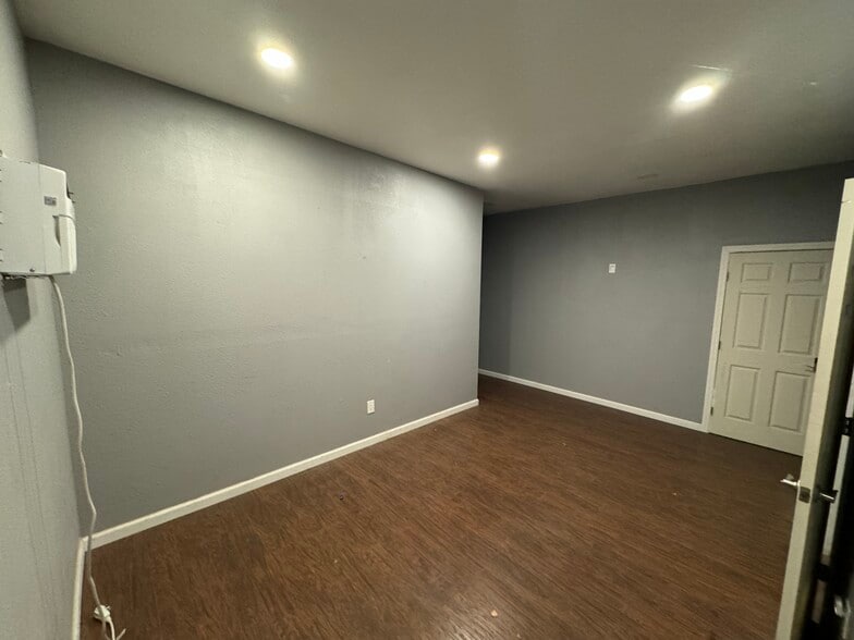 More Photos Of 3780 Main St, Oakley Flex For Lease