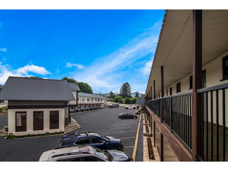 More Photos Of 1390 Columbia St, Kamloops Hotel For Sale