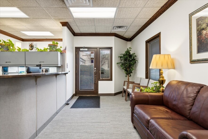 More Photos Of 732 Thimble Shoals Blvd, Newport News Office For Sale