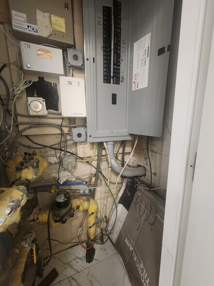 More Photos Of 377 Woodcleft Ave, Freeport Storefront Retail Residential For Sale