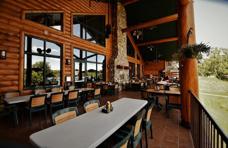 More Photos Of 18398 Waubee Park Ln, Lakewood Hotel For Sale