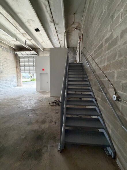 More Photos Of 4628-4648 NW 133rd St, Opa-locka Warehouse For Lease