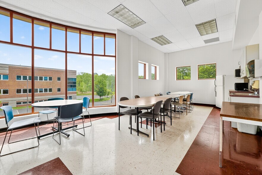 More Photos Of 1240 New Scotland Rd, Slingerlands Medical For Lease