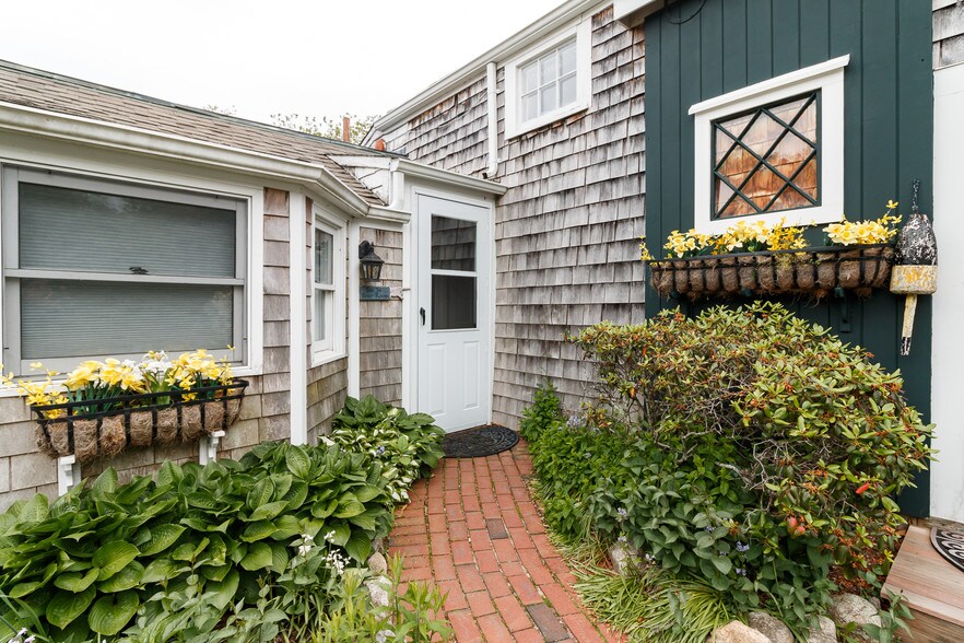 More Photos Of 2504 Main St, West Barnstable Hotel For Sale