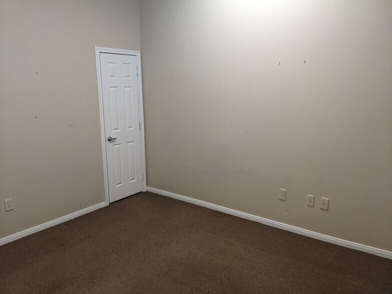 More Photos Of 150 W Shadowbend Ave, Friendswood Office For Lease