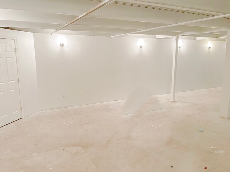 More Photos Of 5601 General Washington Dr, Alexandria Showroom For Sale