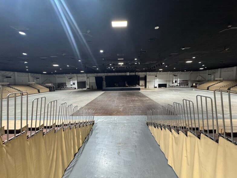 More Photos Of 10408 State Highway 64 E, Tyler Theater Concert Hall For Sale