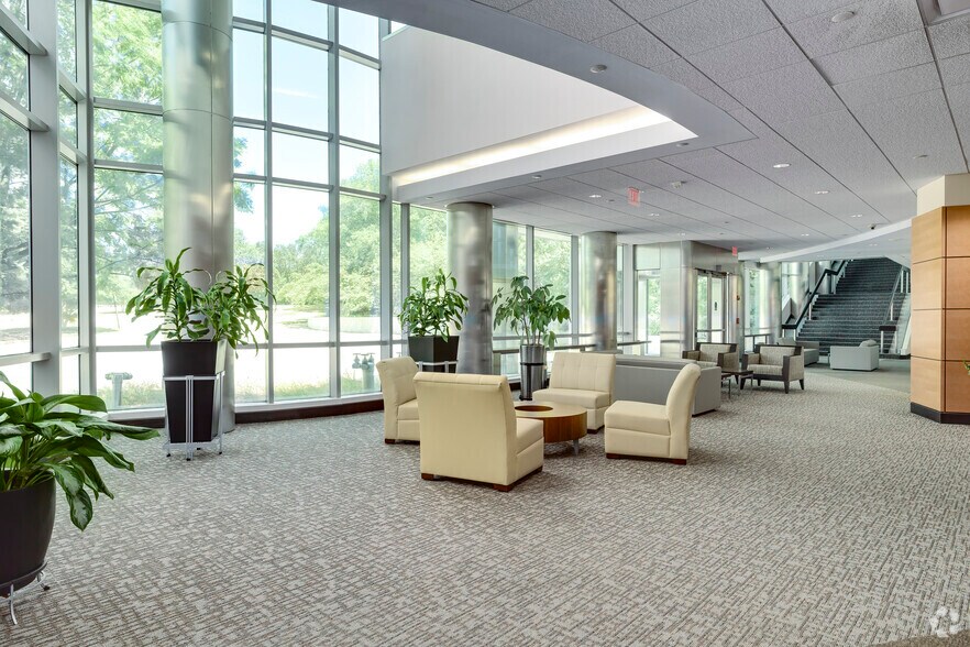 More Photos Of 15000 Conference Center Dr, Chantilly Office For Lease