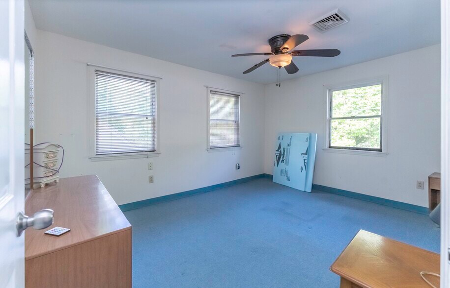 More Photos Of 1520 Broadway, Esopus Freestanding For Sale