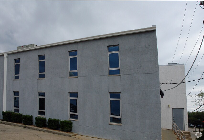 More Photos Of 39 S Milwaukee Ave, Wheeling Medical For Sale