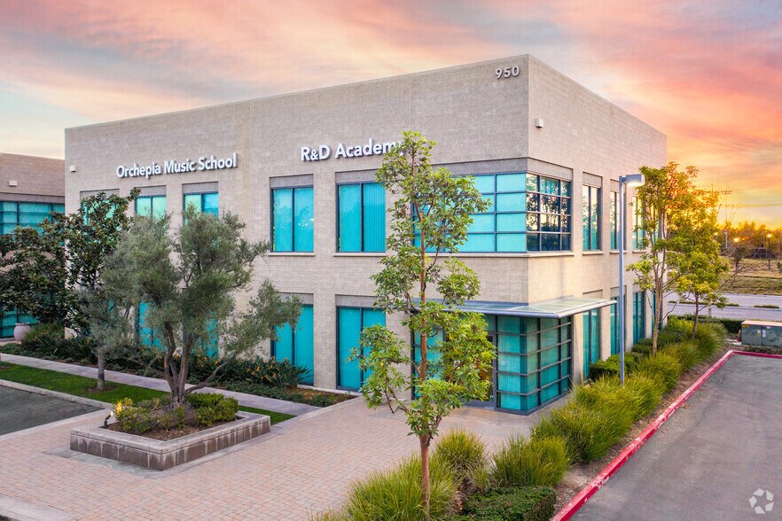 Primary Photo Of 950 Roosevelt Ave, Irvine Loft Creative Space For Sale