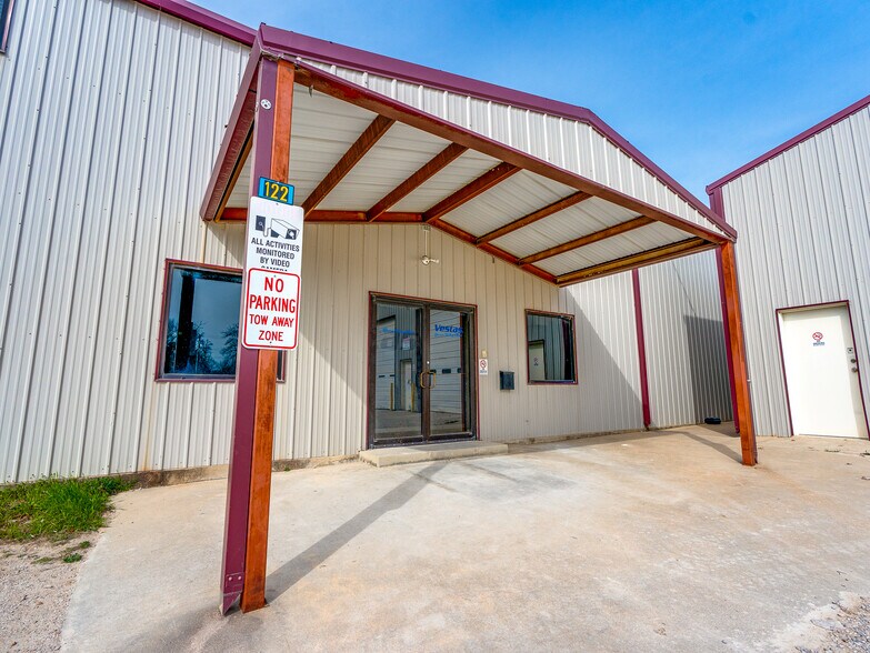 More Photos Of 122 N Hickory, Roff Flex For Sale