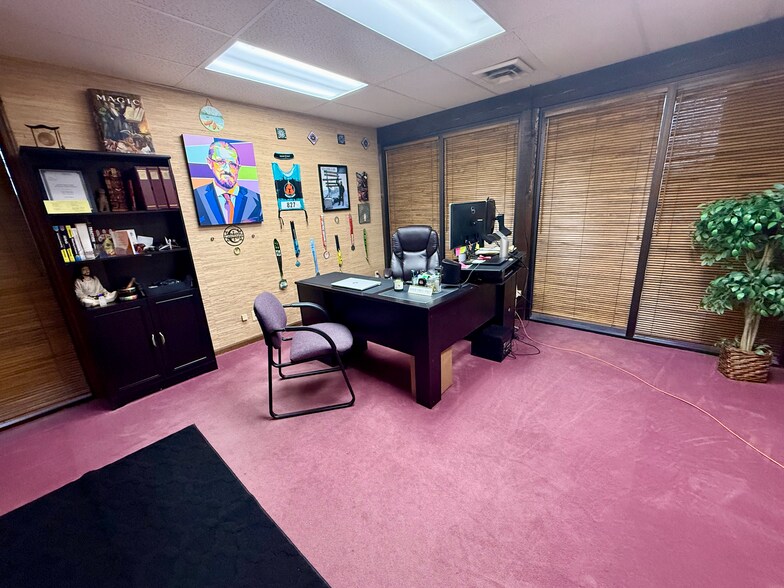 More Photos Of 4212 S Hocker Dr, Independence Office For Sale