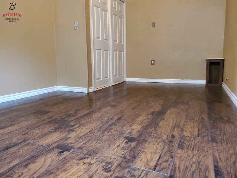 More Photos Of 138 Grey Moss Ct, Ingram Apartments For Sale