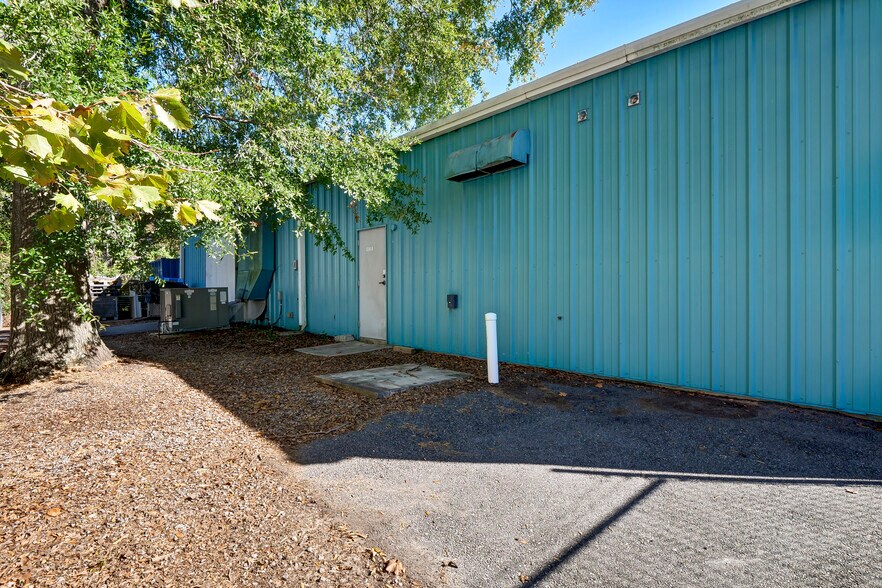 More Photos Of 1316 S 5th Ave, Wilmington Service For Sale