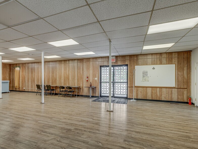 More Photos Of 111 N 4th St, Seminole Office For Sale