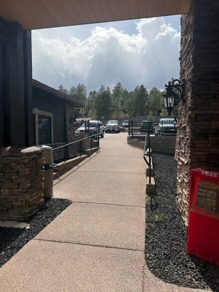 More Photos Of 2450 S White Mountain Rd, Show Low Showroom For Lease