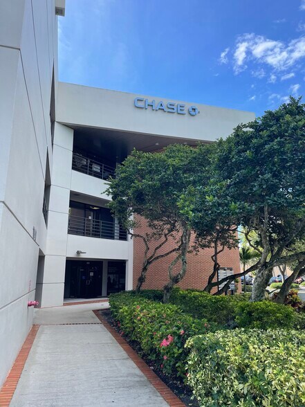 More Photos Of 1040 Weston Rd, Weston Medical For Lease