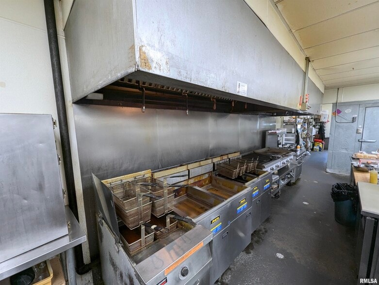 More Photos Of 110 E Knoxville St, Brimfield Restaurant For Sale