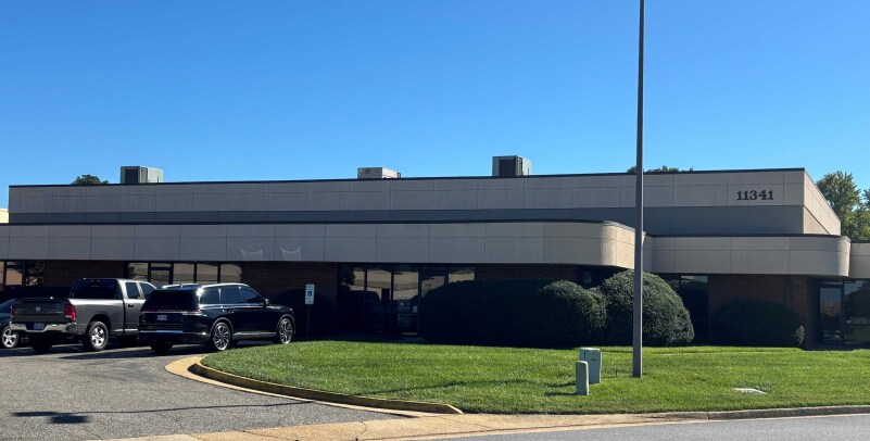 More Photos Of 11341 Business Center Dr, Richmond Light Distribution For Lease