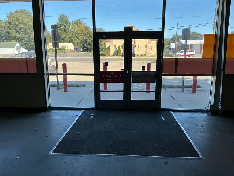 More Photos Of 601 S Main St, Charleston Freestanding For Sale