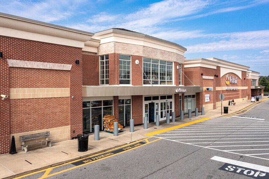 Primary Photo Of 3-15 Lee Airpark Dr, Edgewater Unknown For Sale