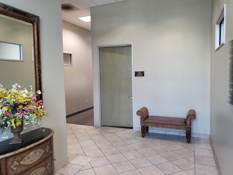 More Photos Of 27951 Smyth Dr, Valencia Office For Sale