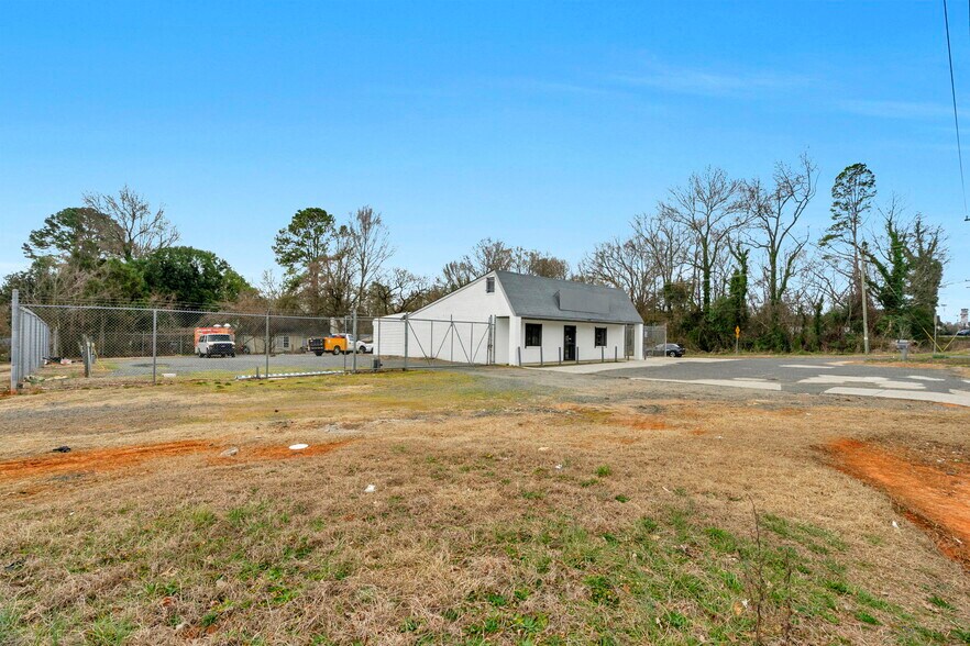 More Photos Of 2215 West Blvd, Charlotte Freestanding For Lease
