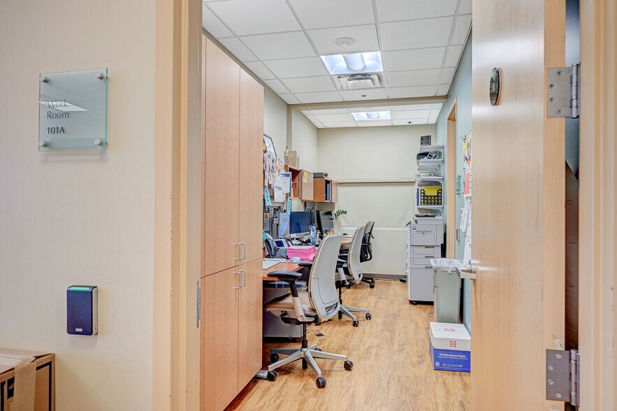 More Photos Of 270 W Lake Mead Pky, Henderson Freestanding For Sale