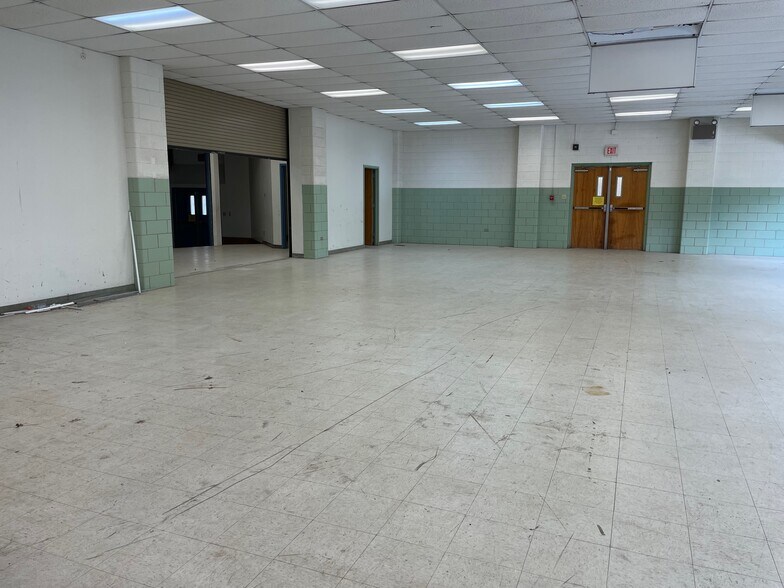 More Photos Of 216 E College St, Seguin Flex For Sale