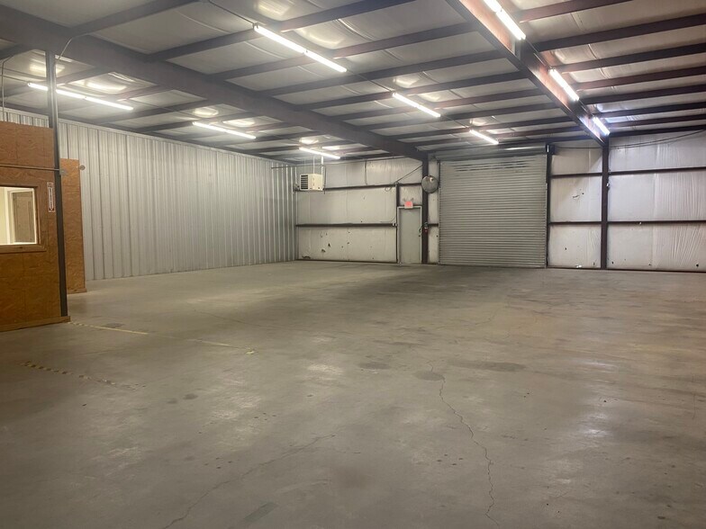 More Photos Of 5809 N State Highway 6, Waco Warehouse For Lease