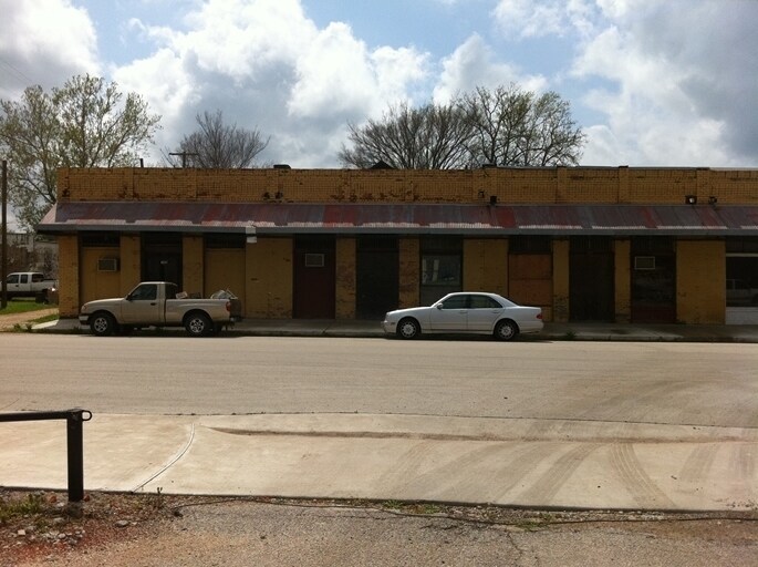 More Photos Of 109 NW 2nd St, Smithville Unknown For Lease