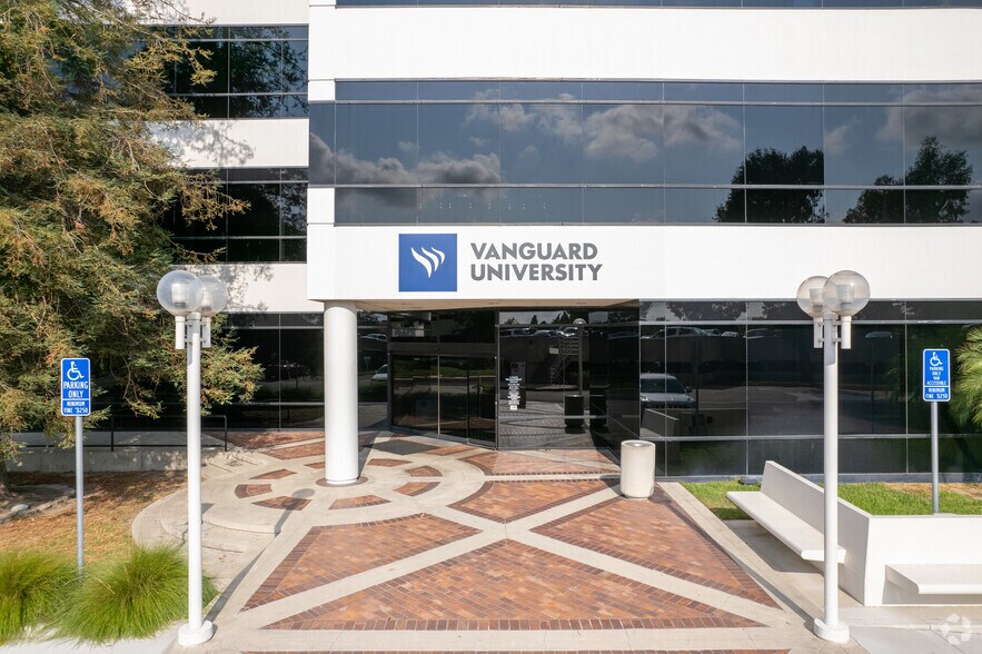 More Photos Of 3000 W MacArthur Blvd, Santa Ana Office For Lease