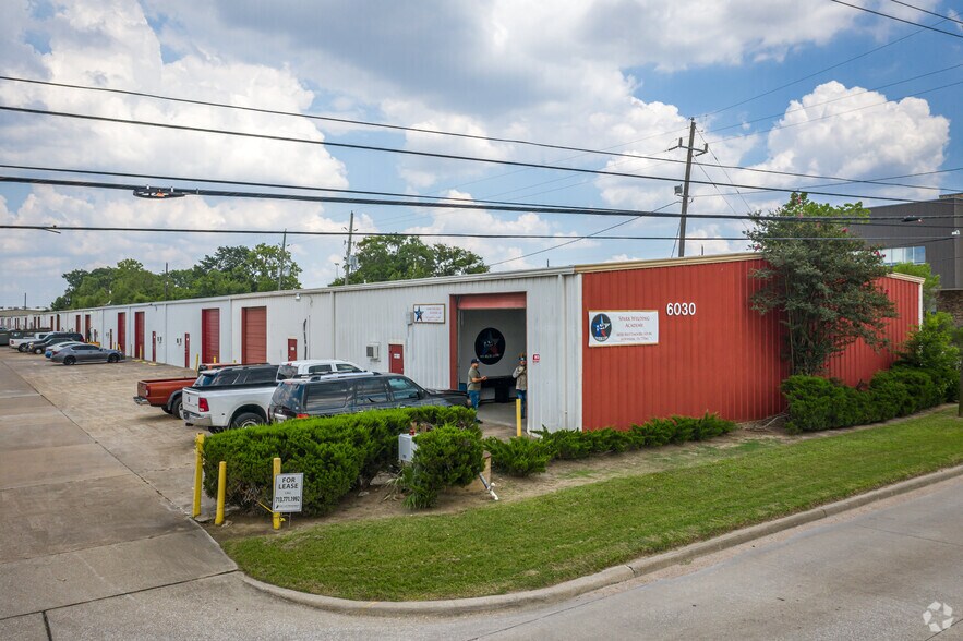 More Photos Of 6030-6040 Brittmoore Rd, Houston Warehouse For Lease