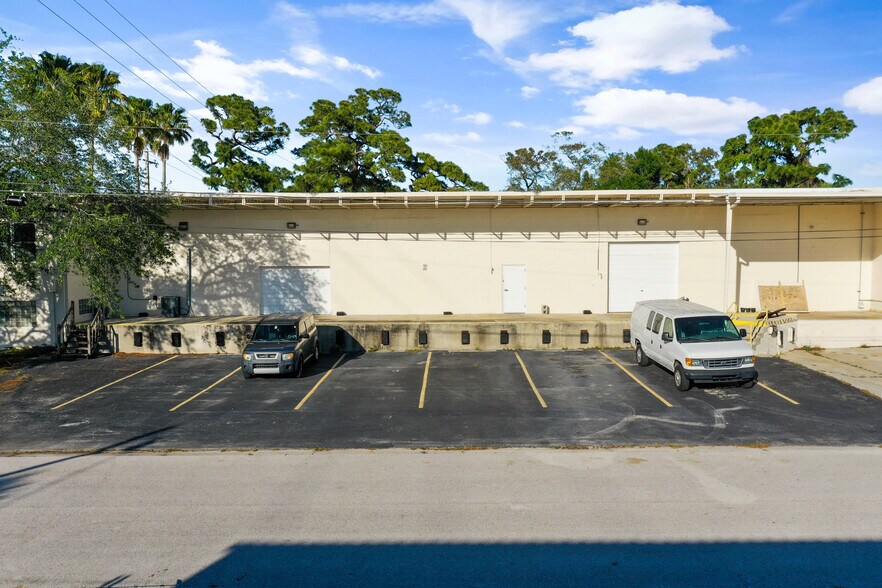 More Photos Of 875 Creel St, Melbourne Warehouse For Lease