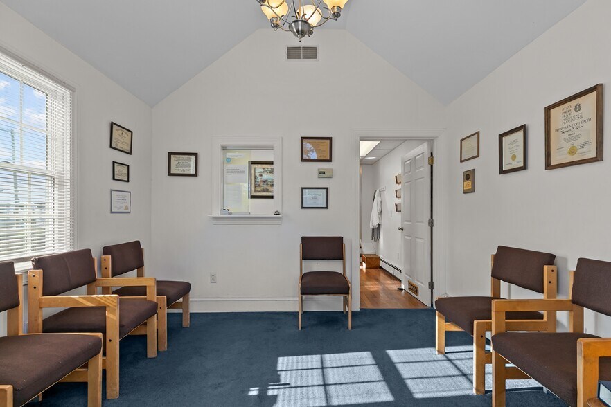 More Photos Of 74 Valley Rd, Middletown Office For Sale