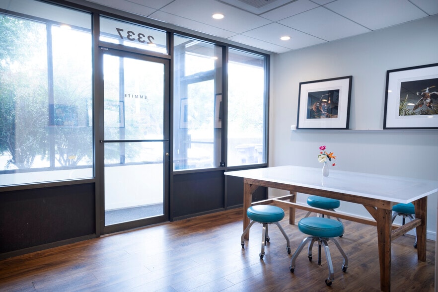 More Photos Of 2337 SE Ankeny St, Portland Office For Sale