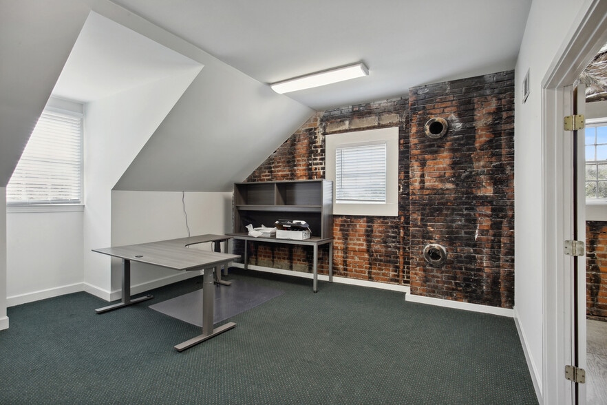 More Photos Of 1719 Abercorn St, Savannah Office Residential For Sale