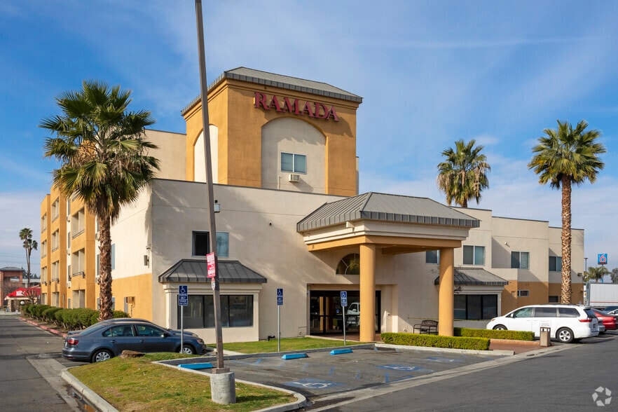 Primary Photo Of 828 Real Rd, Bakersfield Hotel For Sale